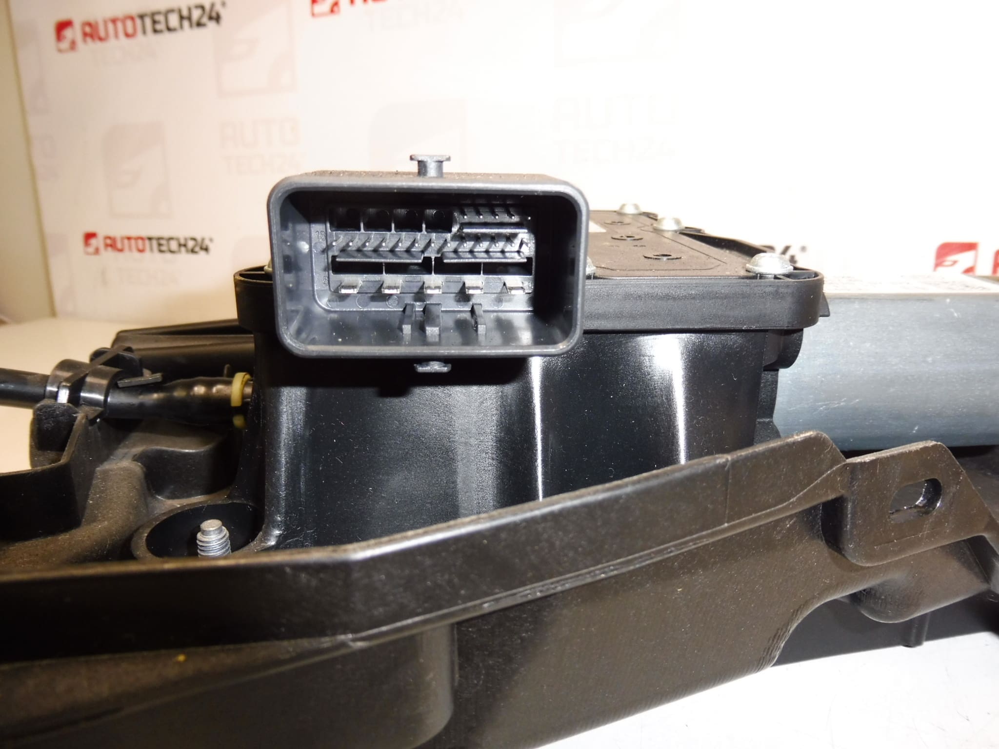 Freno de mano electrónico Peugeot 3008 I 0204280099 9684898480 470209 - Imagen 2