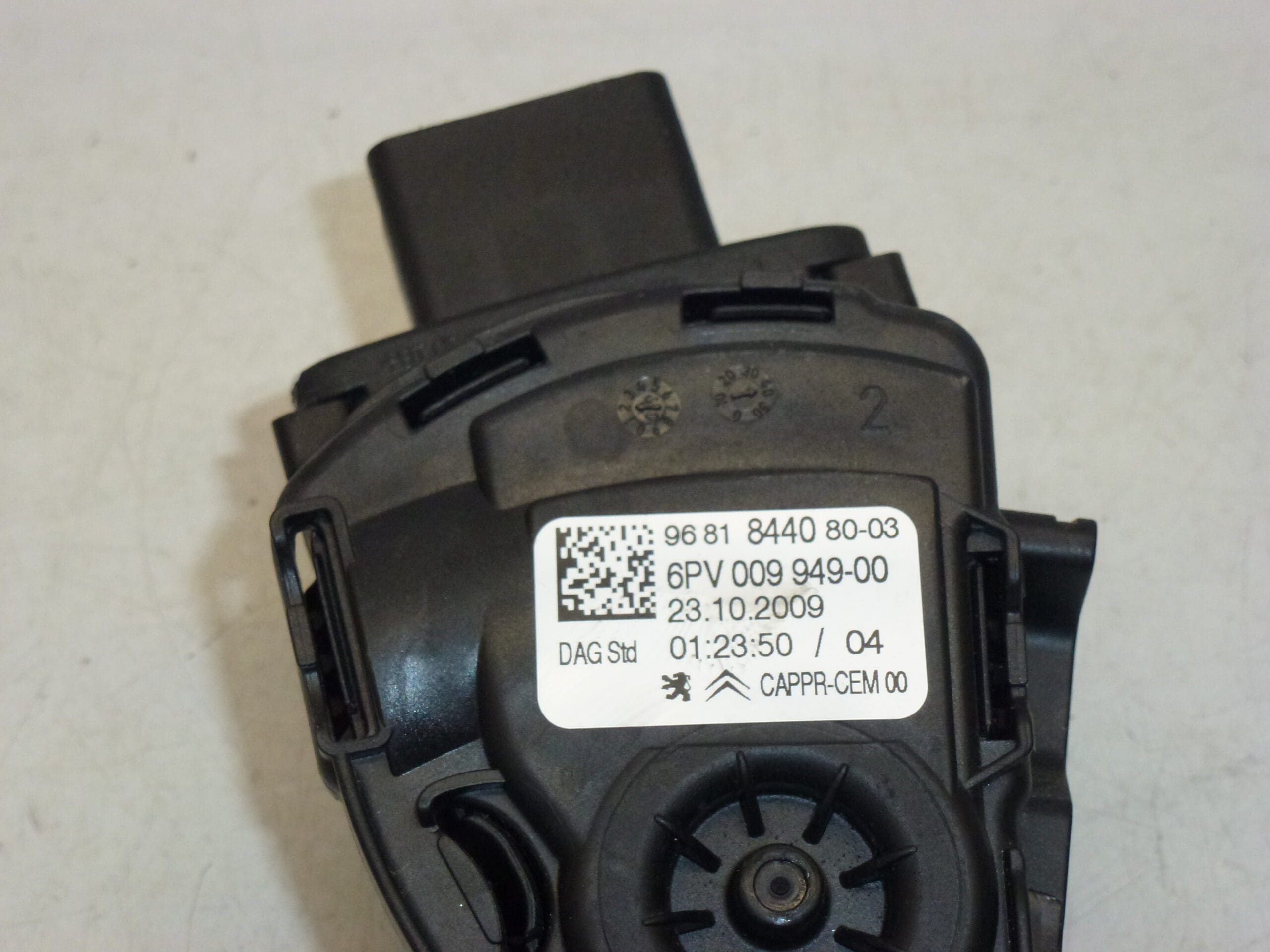 Pedal de acelerador HELLA 9681844080 1601Z6 - Imagen 2